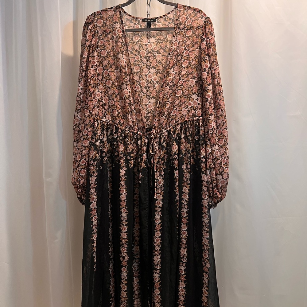 Torrid Floral tie front maxi kimono